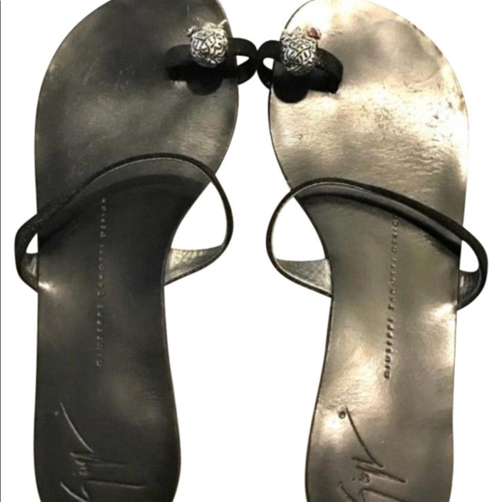 Skeleton on toe